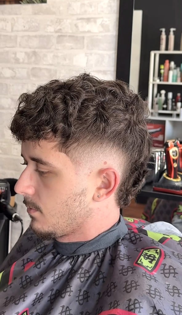Burst fade con melena texturizada hecho en el salón